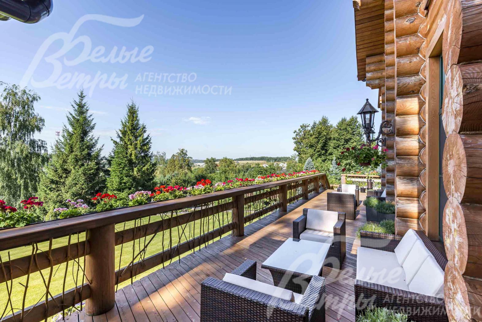 Открытая часть террасы Основного дома