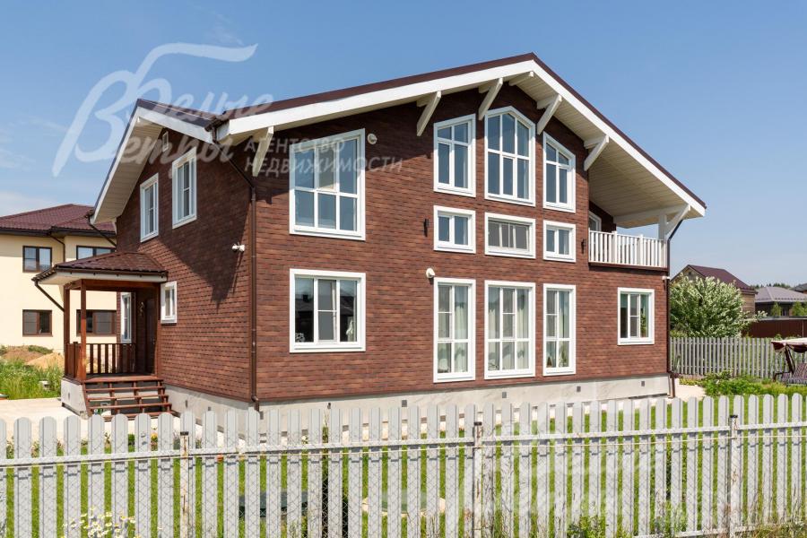 Меблированный дом, построенный по современной каркасной технологии