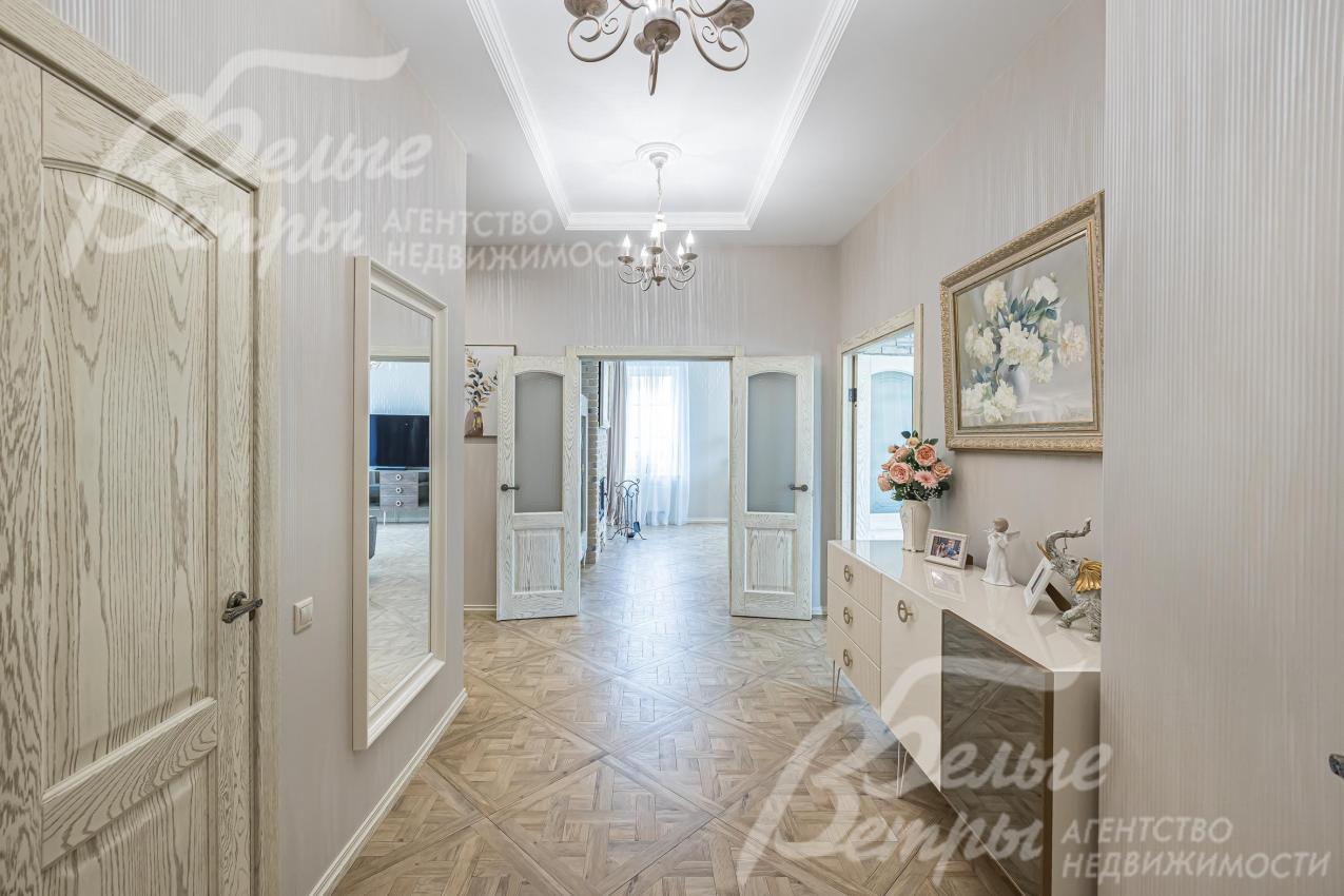 На полу керамогранит с водяным подогревом (весь 1 этаж)