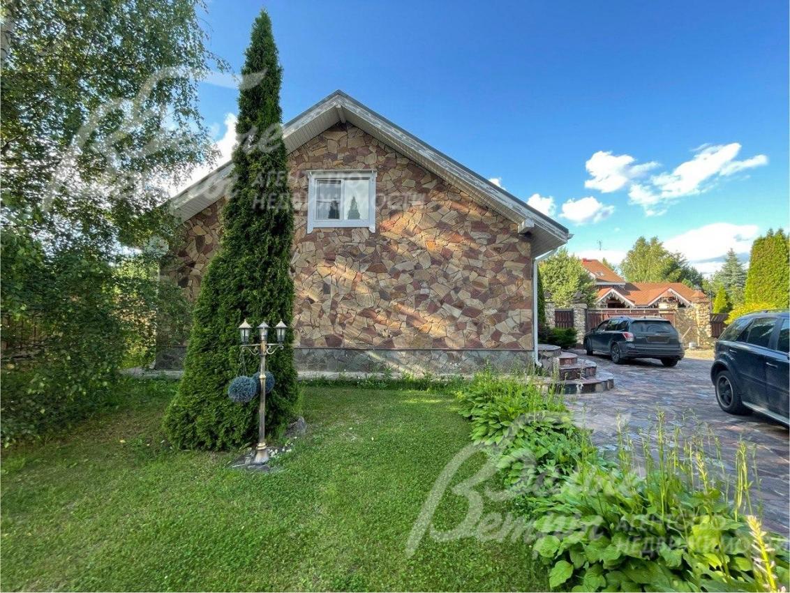 Гараж 110 кв.м со студией на 2-ом этаже.