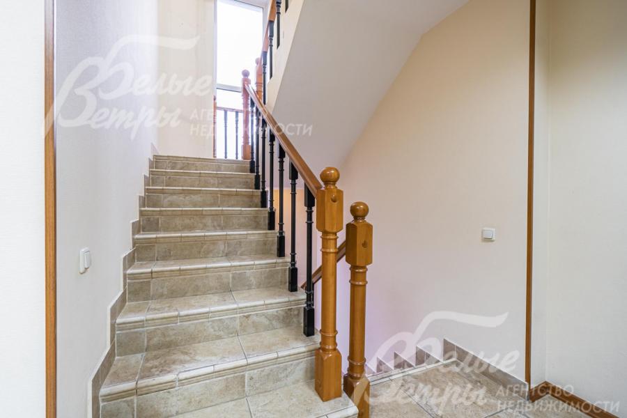 ступени - плитка (Испания) поручни и балясины - дерево