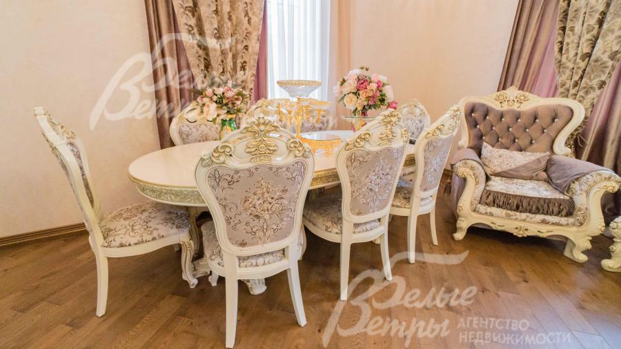 Столовая группа из массива ценных пород на 8 персон