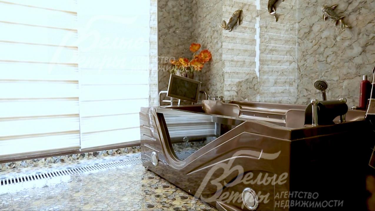 Ванная комната в главной спальне