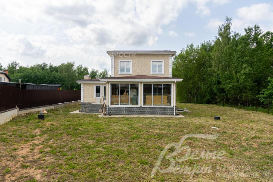 Площадь участка - 12 соток, рядом лес