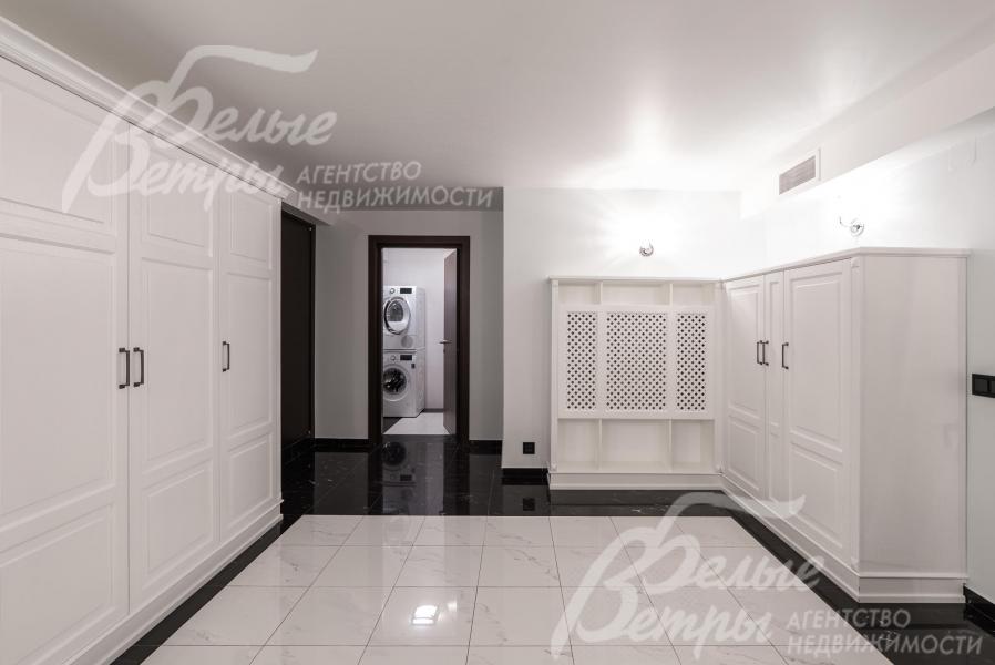Гардеробная и постирочная в цокольном этаже