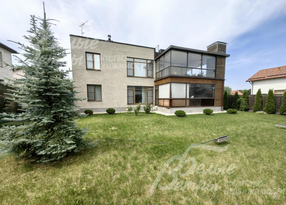 Большой кирпичный теплый дом 335 кв.м в к/п Капитолий