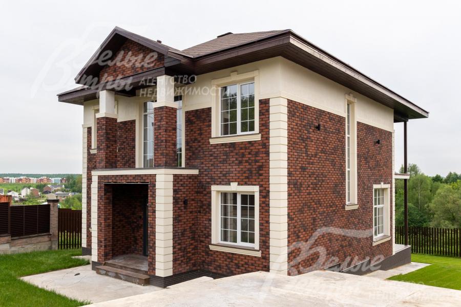 Современный дом на участке 6 соток в коттеджной застройке Минзаг.