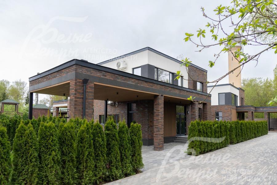 Новый дом в современном стиле в престижном коттеджном посёлке