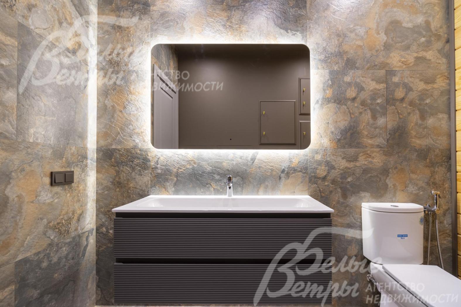 В санузлах установлена дорогостоящая сантехника Keuco, Roca, смесители Hansgrohe с термостатом