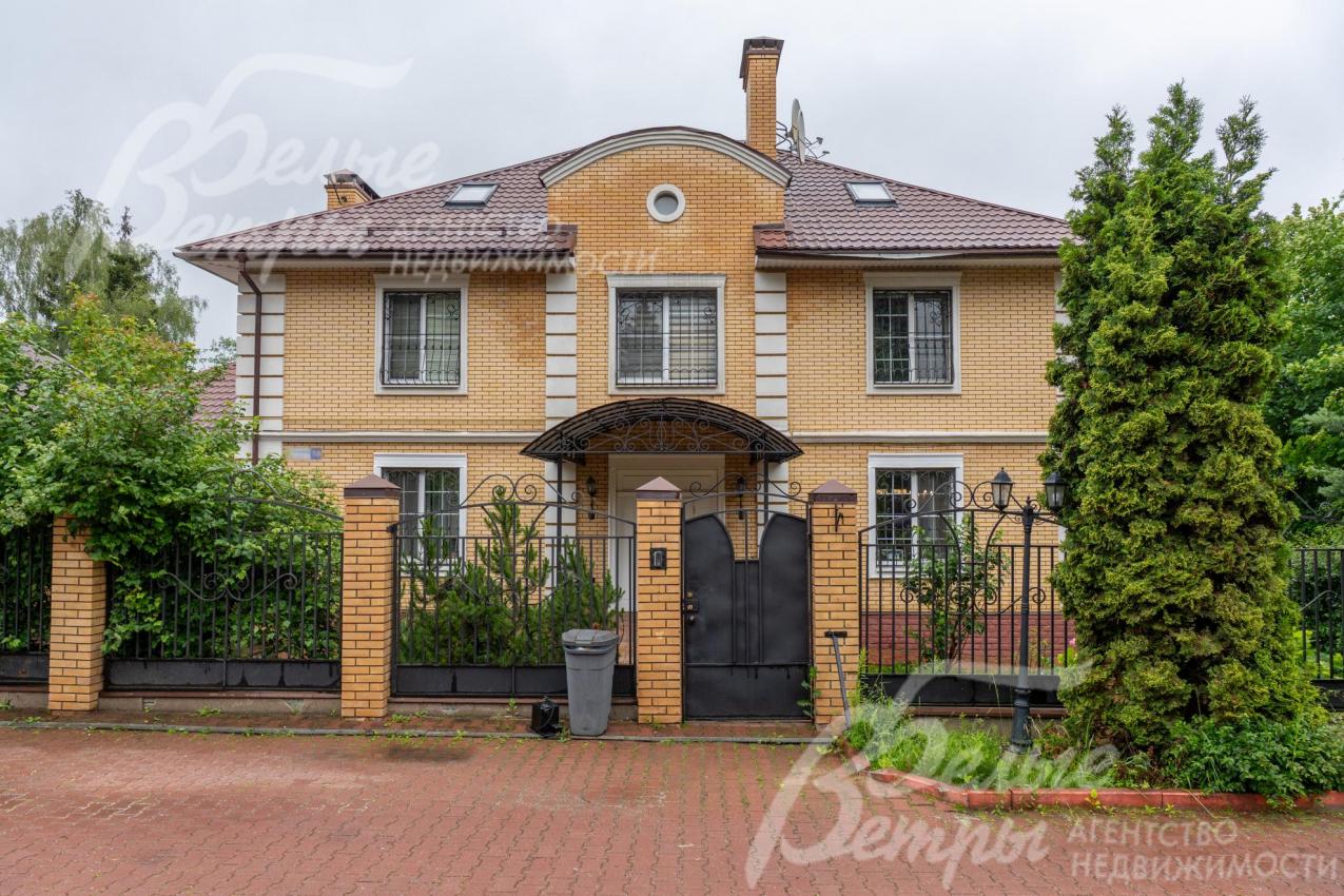 Меблированный дом в стиле современной классики, полностью готовый к проживанию