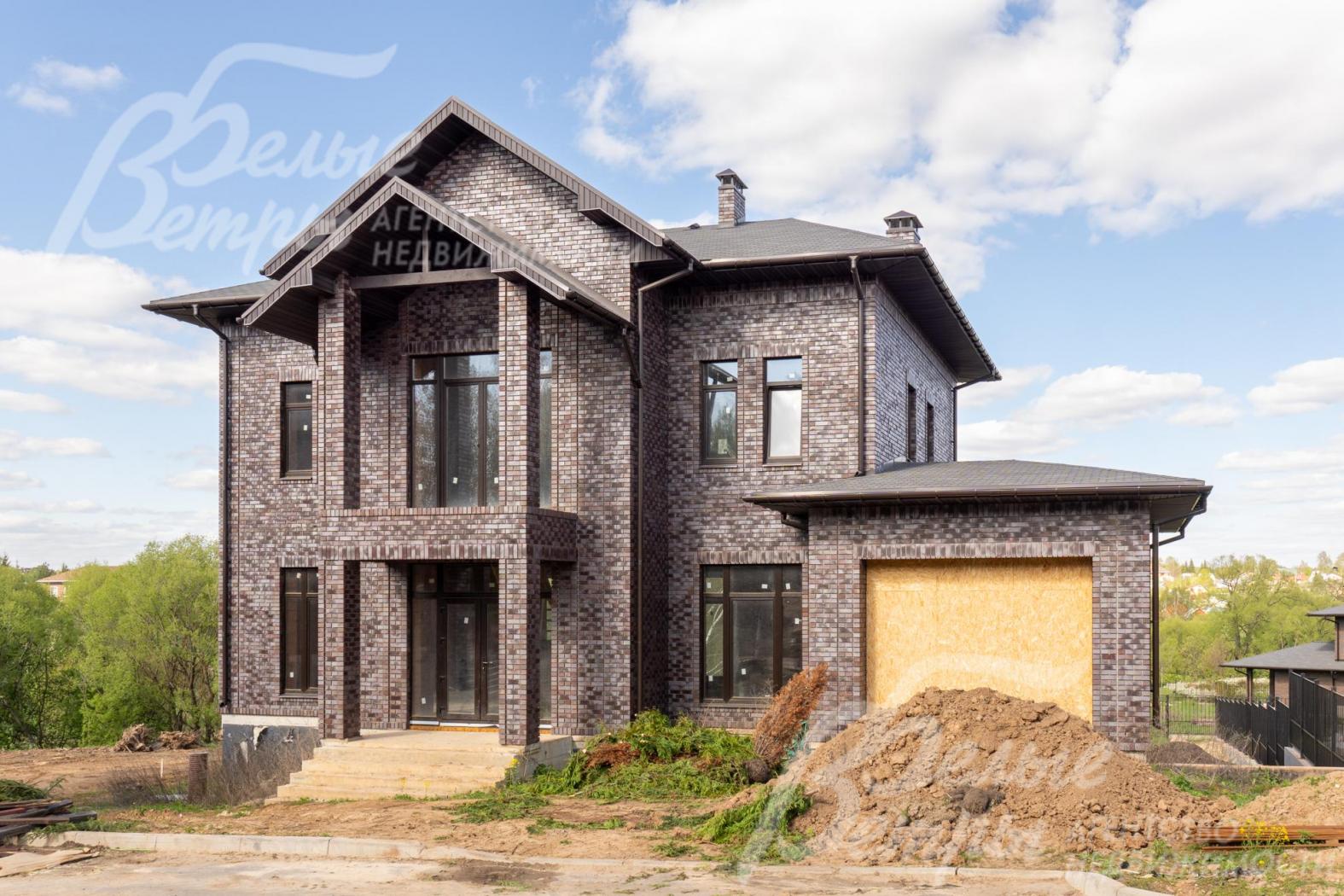 Дом площадью 495 кв.м на участке 25 сот прибрежная зона в поселке Новая Ильичевка