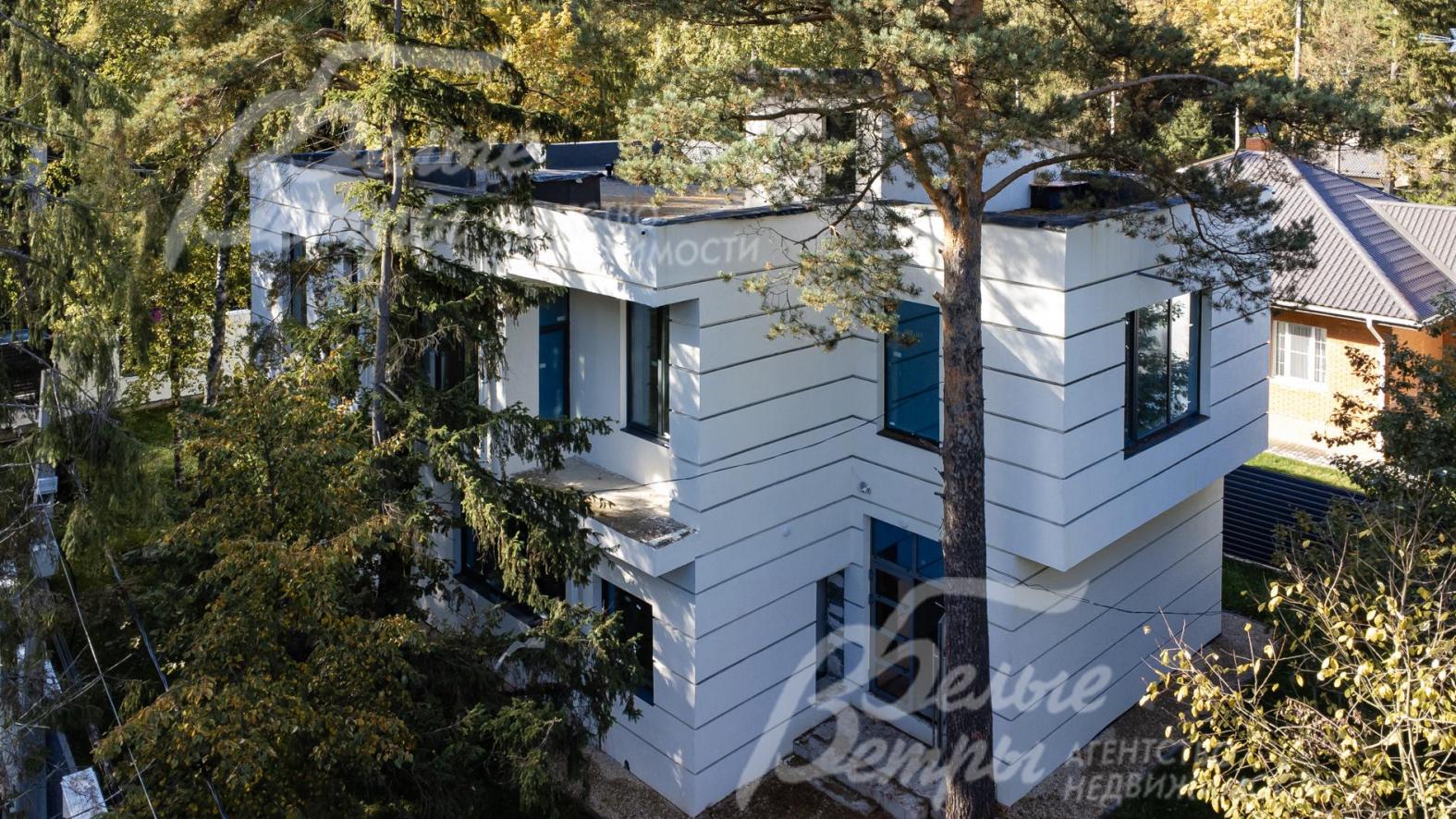 Новый дом под чистовую отделку (White box) площадью 300 кв.м в обжитом коттеджном поселке Фрунзевец