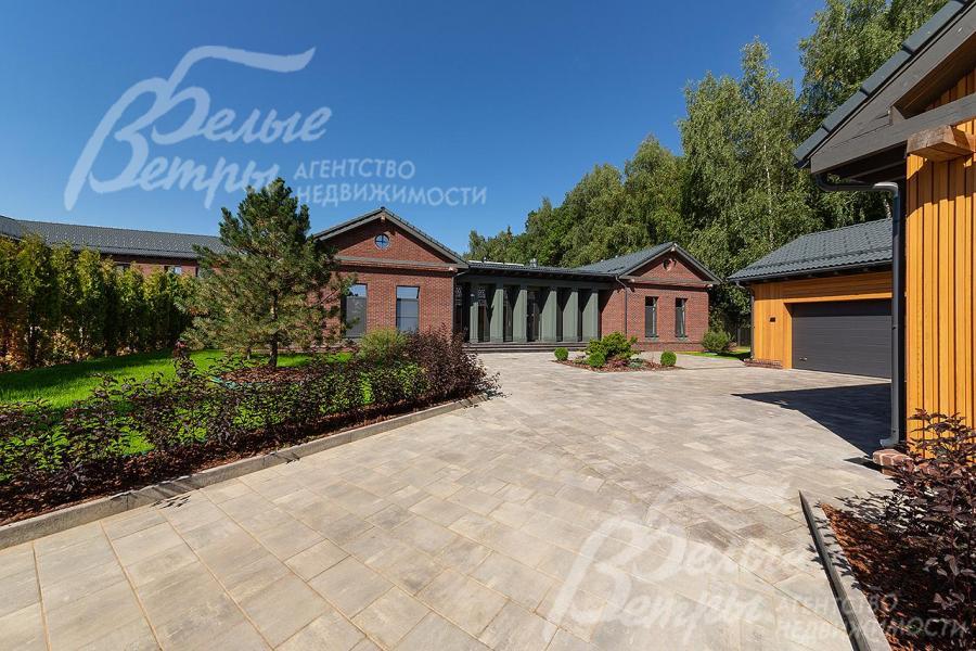 Одноэтажный дом под ключ на участке площадью 25 соток с роскошным ландшафтом в строгоохраняемом коттеджном поселке Графские пруды